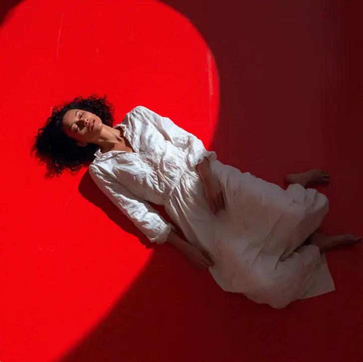 Woman awake at night in perimenopause, and the gut changes disrupting her sleep | Gutsi