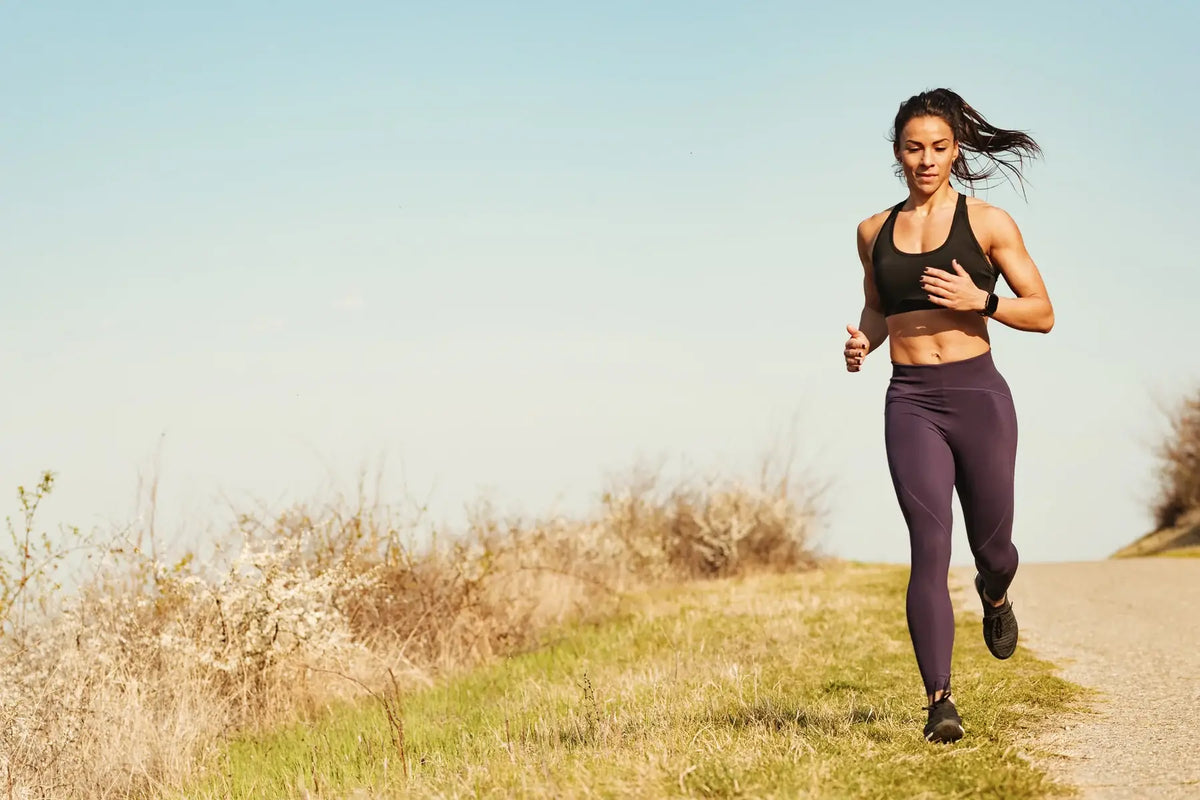 Woman running outdoors, and how gut patterns link to stress, sleep and daily balance | Gutsi